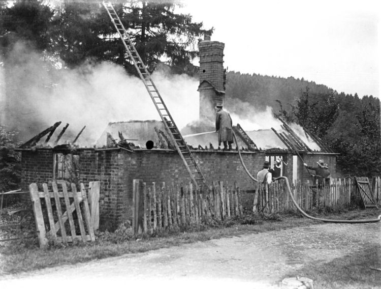 Fire at Kites Nest Lodge Broadway 1939