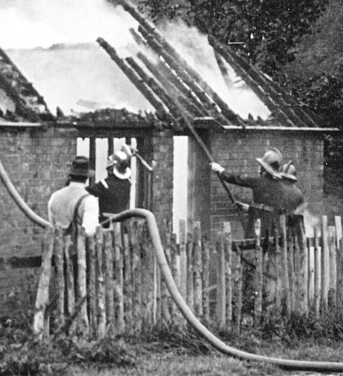 Fire at Kite's Nest Lodge Broadway in 1939