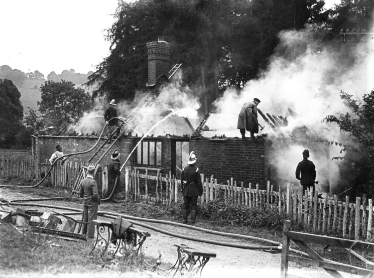 Fire at Kites Nest Lodge Broadway 1939